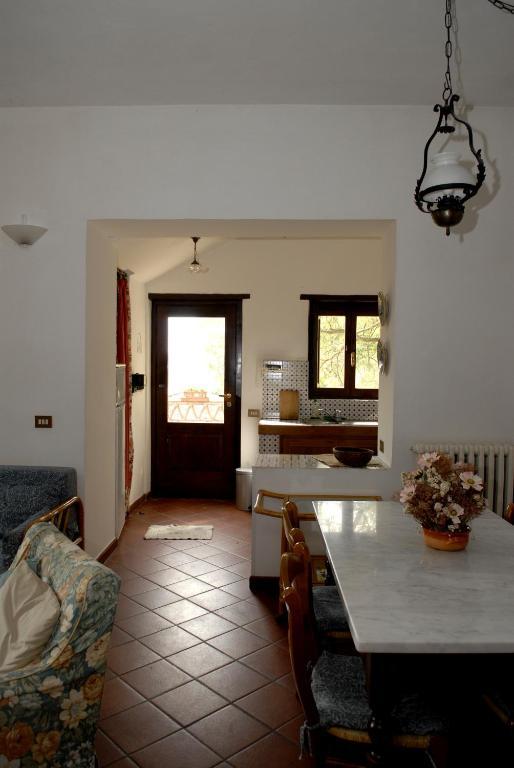 Podere Monte Petreto San Savino  Bilik gambar